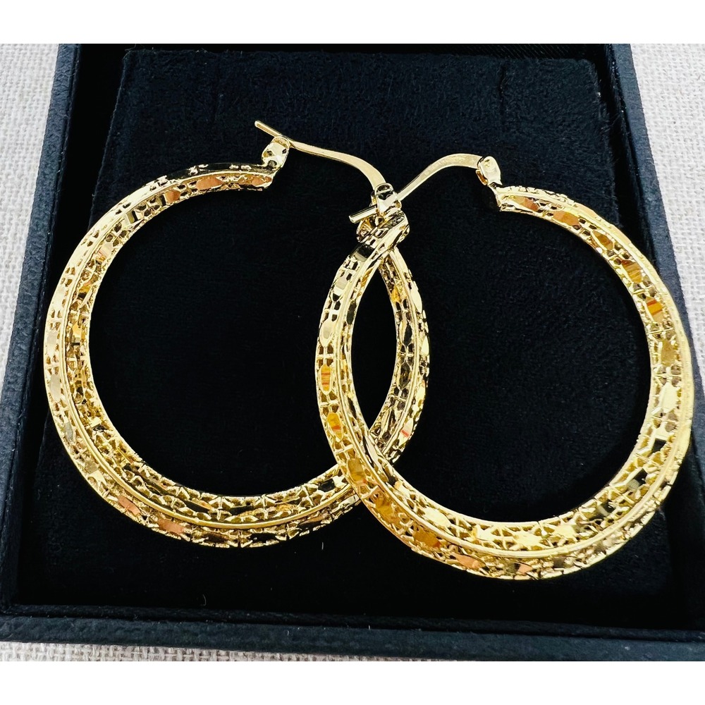 18K Gold Plated Italy Filigree Hoop Earrings Textured Openwork Latch Back 1.25"